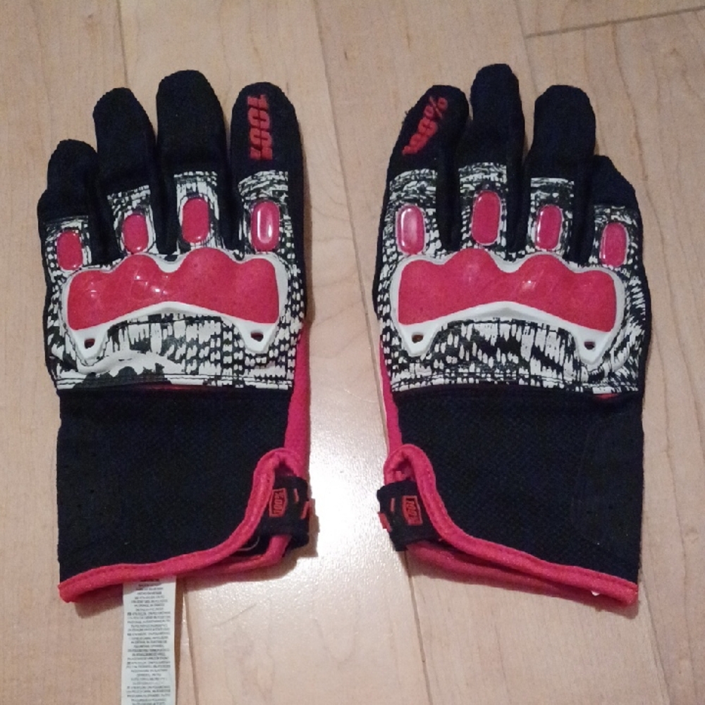 Red and Black Men's Gloves